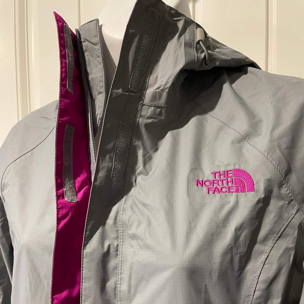 Women’s North Face HyVent 2.5L jacket XS